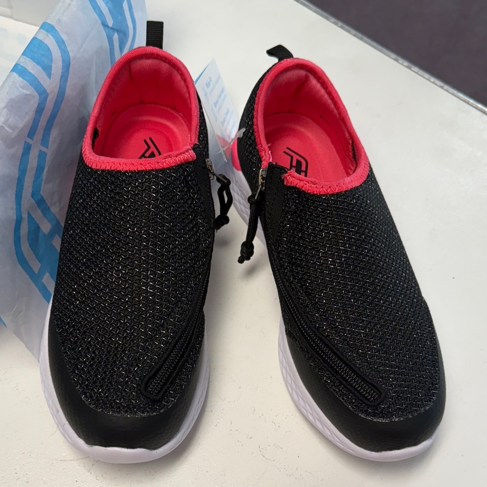 Friendly Shoes Kids Force Black Shimmer Sneakers size 5